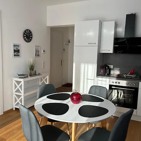 Citylake G23 Apartments Mit Kostenlosem Parkgaragen-Stellplatz !! Gmunden Exterior photo