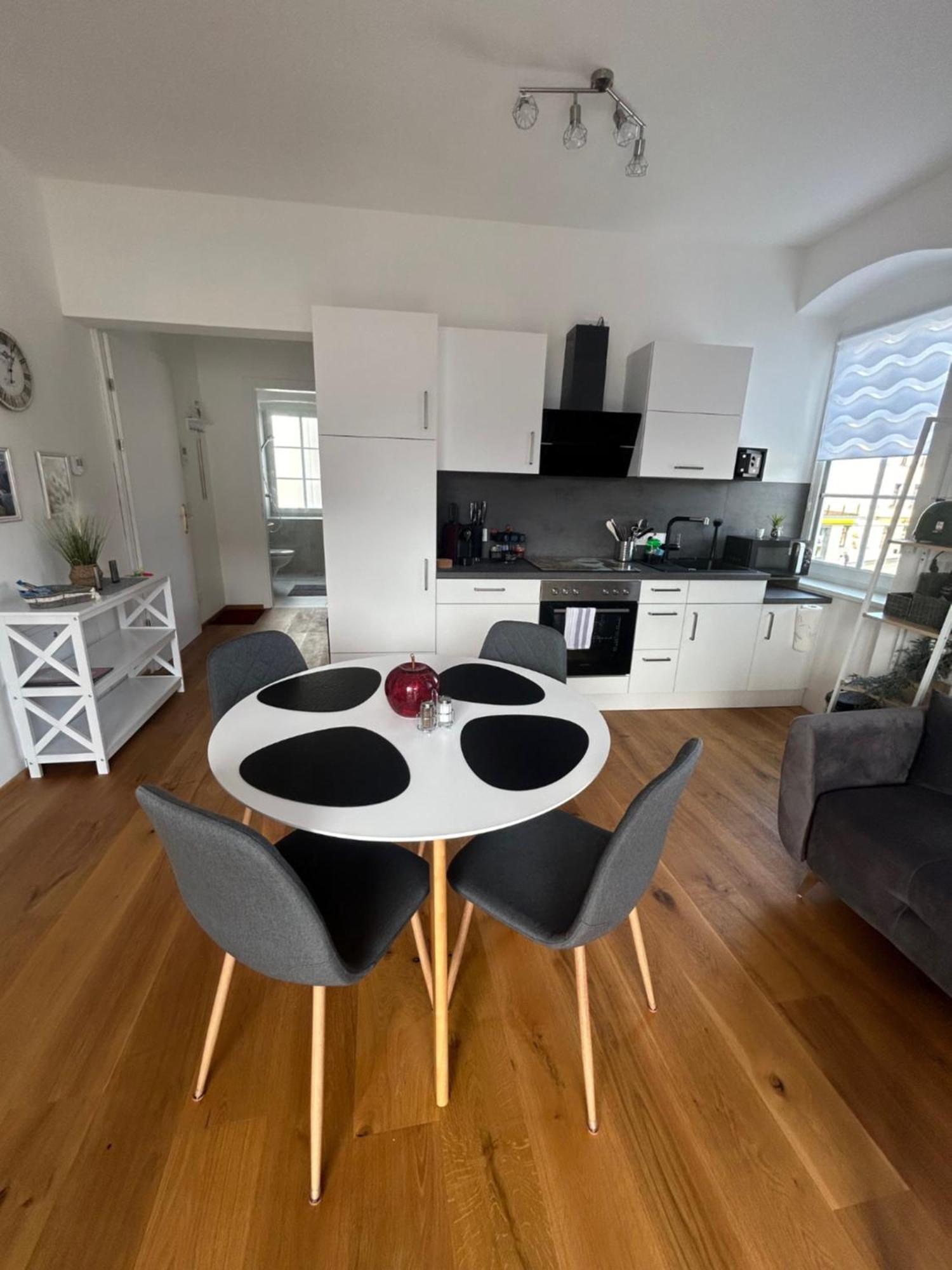 Apartment Citylake G23 Mit Kostenlosem Parkgaragen-stellplatz !! Gmunden