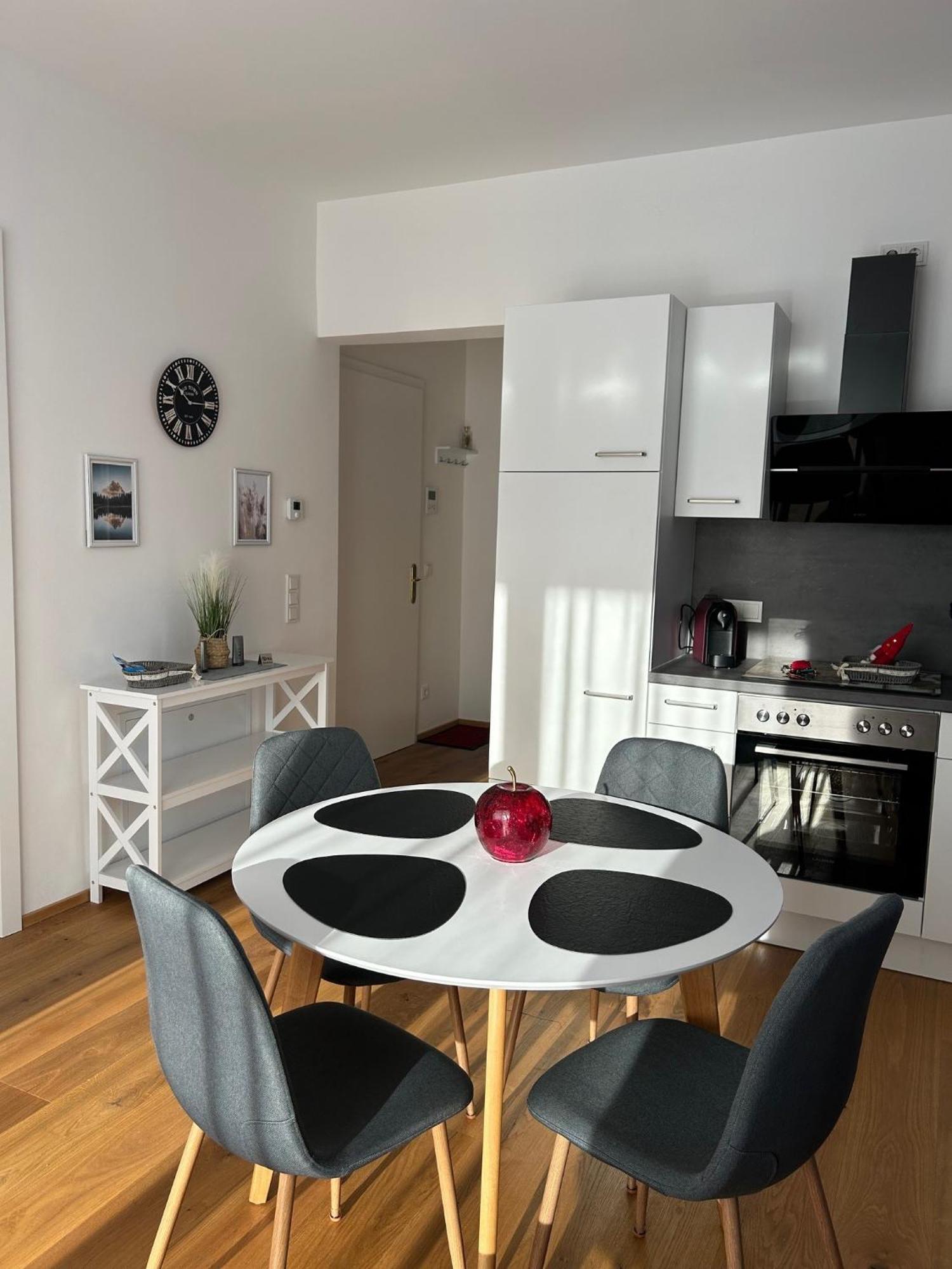 Apartment Citylake G23 Mit Kostenlosem Parkgaragen-stellplatz !! *